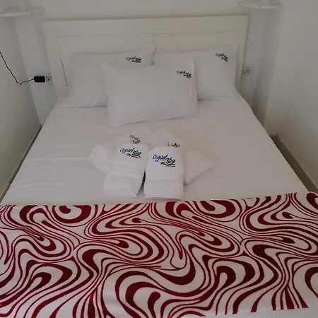 Crystal Blue Apartment *