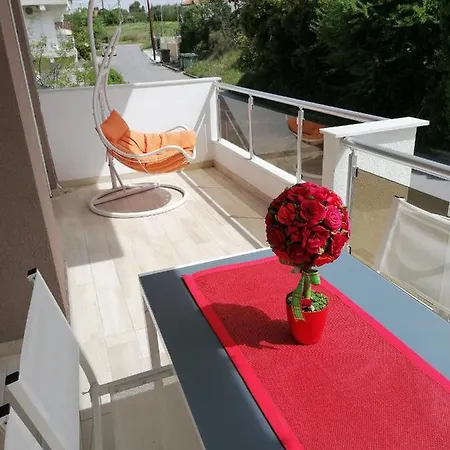 Crystal Blue Apartment *