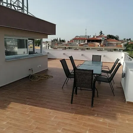 Crystal Blue Apartment *