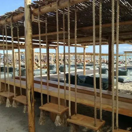 Crystal Blue Apartment *